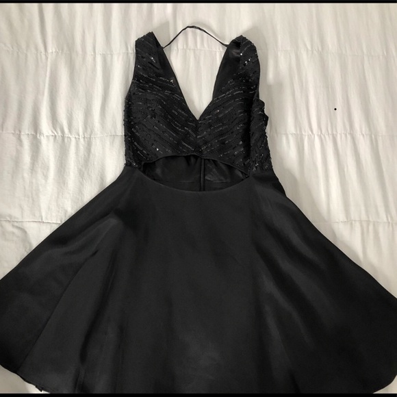 Bebe Dress - Picture 2 of 3